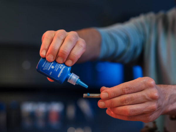 Permatex<span class="sup">®</span> Medium Strength Threadlocker Blue, 10 ML - Image 6